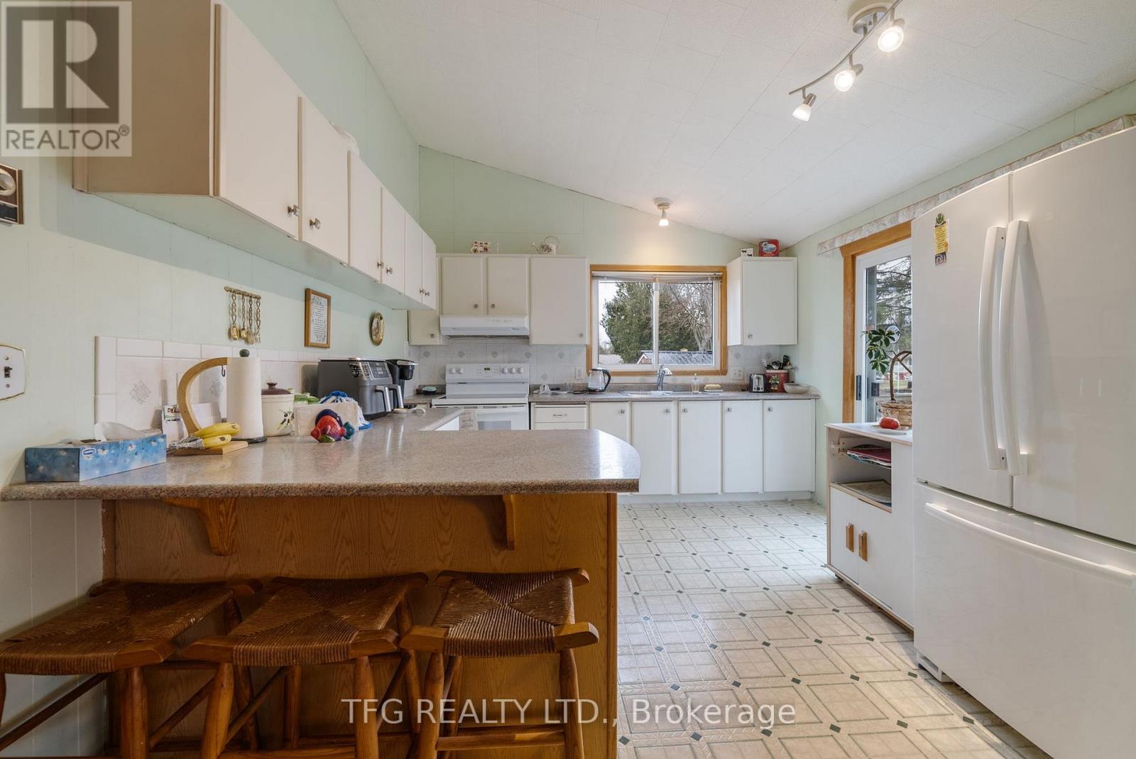 12 North Bayou Road, Kawartha Lakes, Ontario  K0M 1N0 - Photo 13 - X12100426