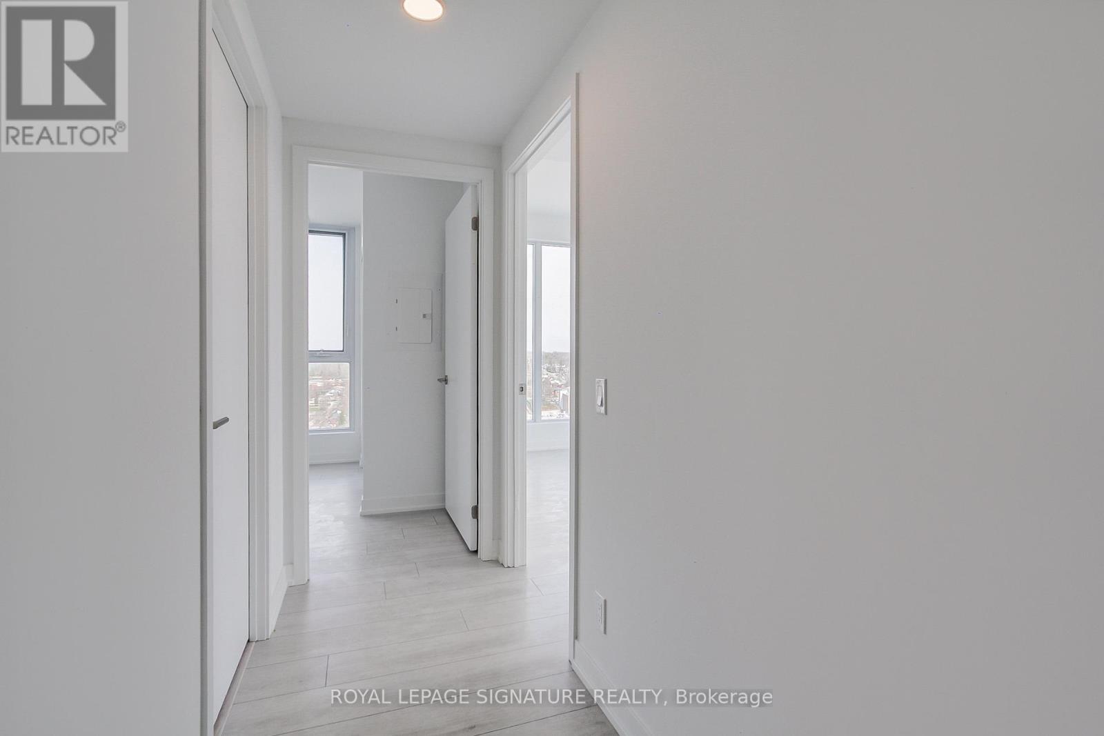 2404 - 39 Mary St Street, Barrie (City Centre), Ontario  L4N 1S9 - Photo 14 - S12112118