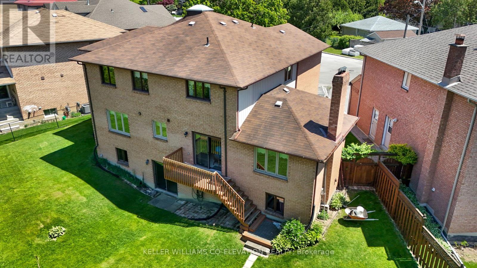 18 Norris Place, Toronto, Ontario  M9M 1K6 - Photo 9 - W12161244