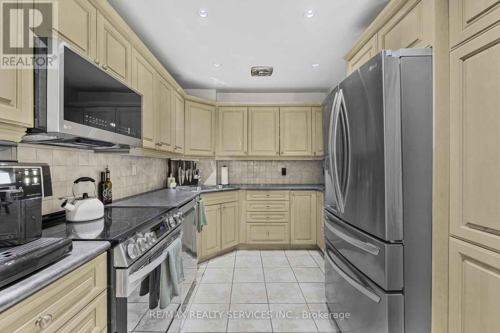 501 - 15 Elizabeth Street N, Mississauga, Ontario  L5G 2Z3 - Photo 13 - W12164037