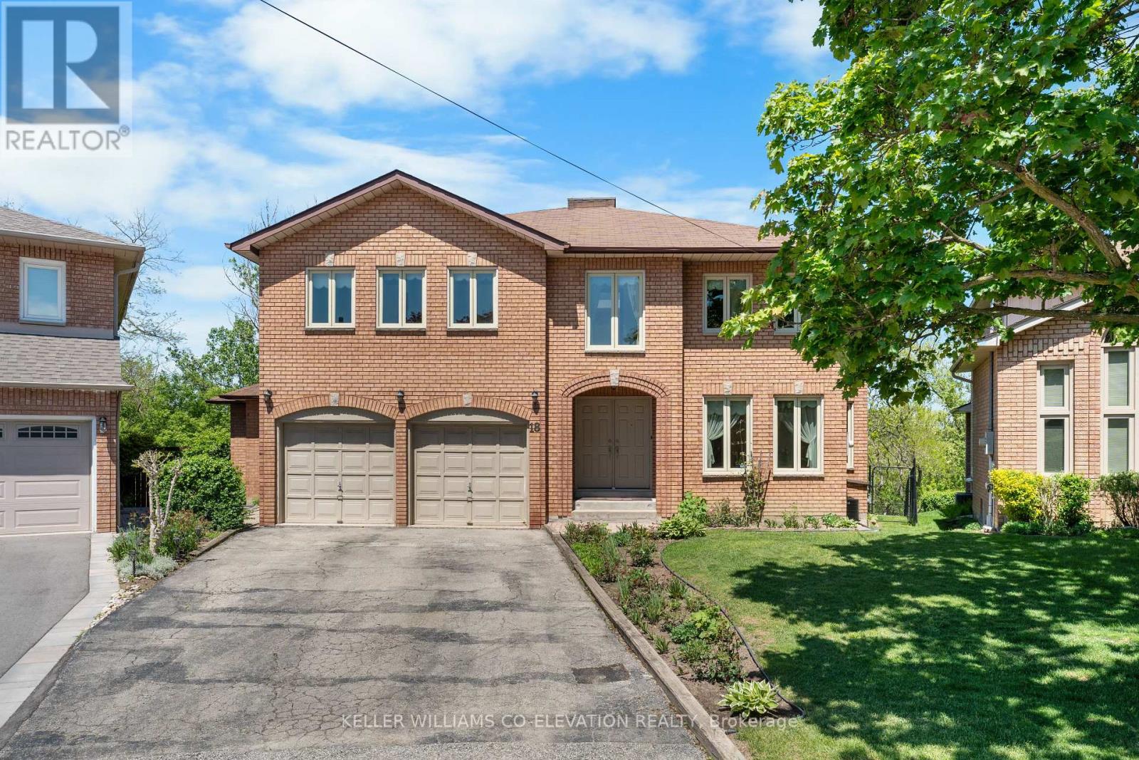 18 Norris Place, Toronto, Ontario  M9M 1K6 - Photo 3 - W12161244
