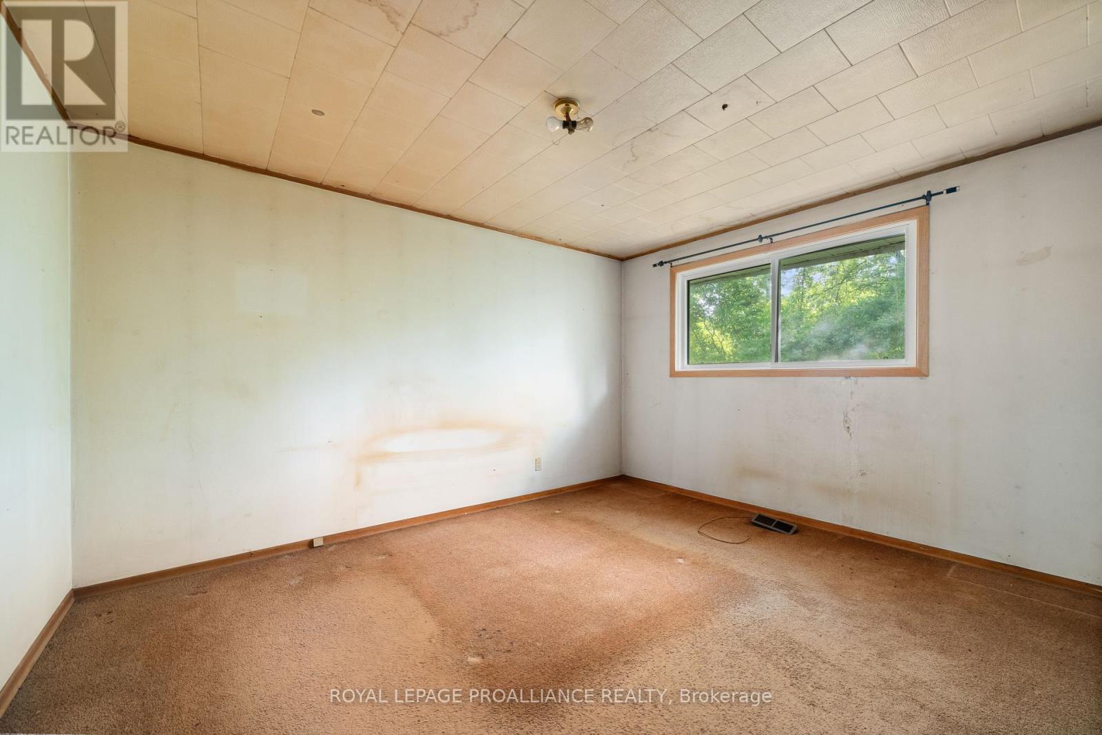 709 Old Highway 2 Highway, Quinte West, Ontario  K8V 5P5 - Photo 11 - X12164789