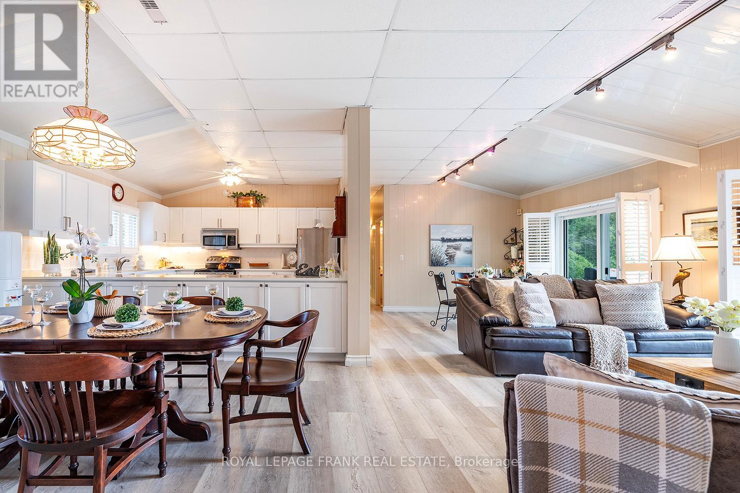 Property at 46 LAKEVIEW BOULEVARD image 4