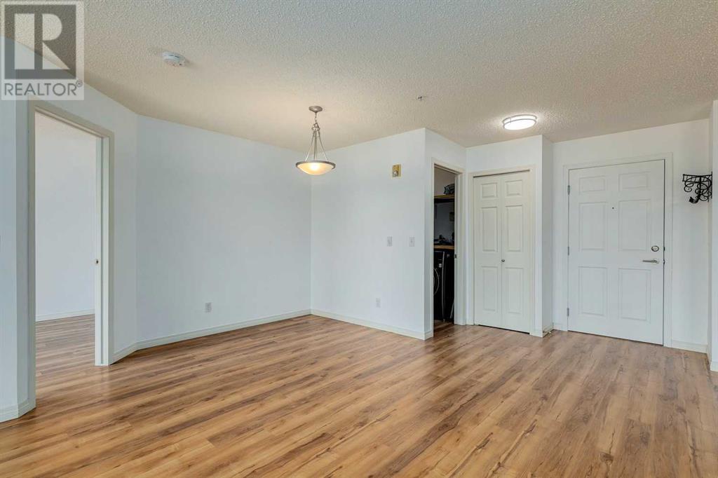 301, 128 Centre Avenue, Cochrane, Alberta  T4C 1Z4 - Photo 5 - A2221471