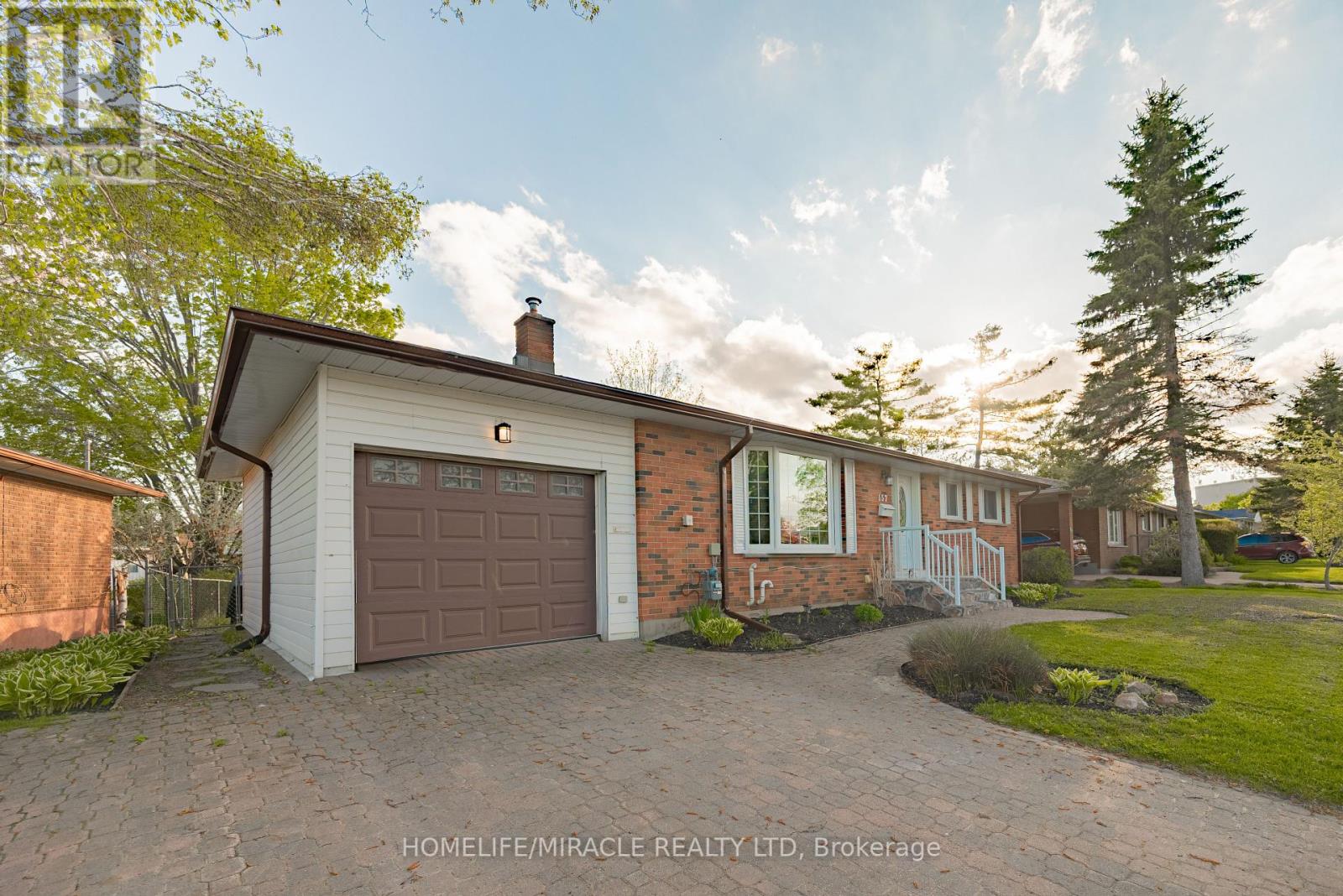 Property at 157 ADELAIDE STREET N image 3