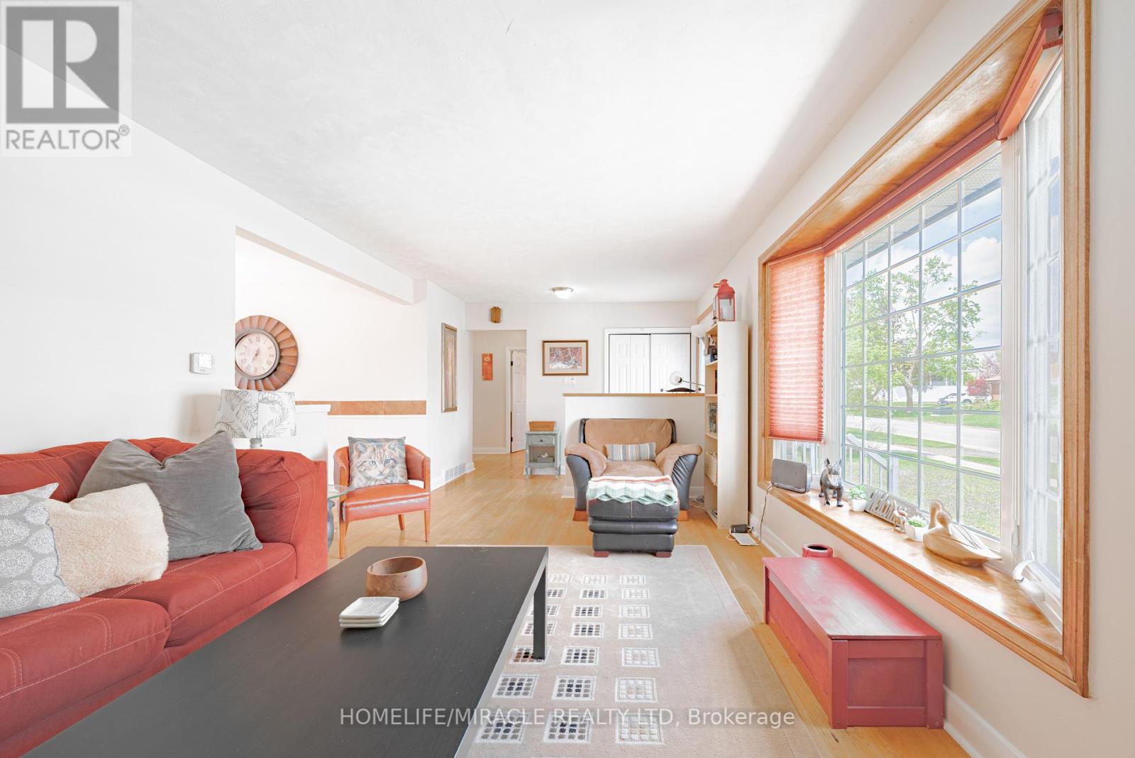 Property at 157 ADELAIDE STREET N image 4