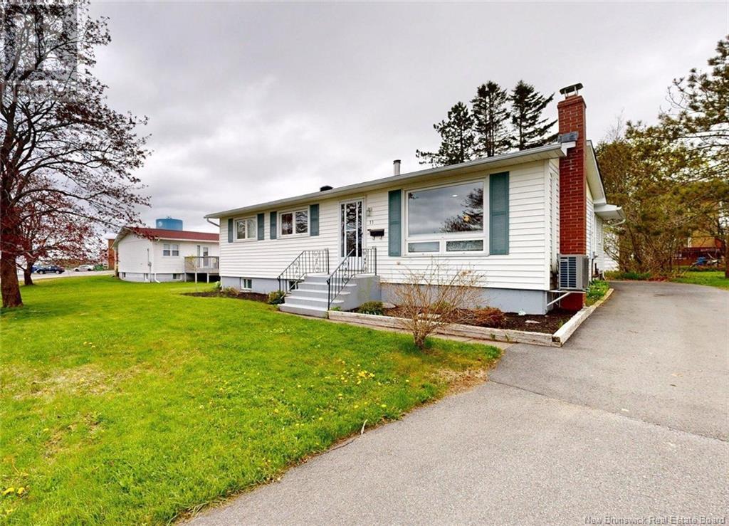 Property at 11 Loyalist Lane image 1