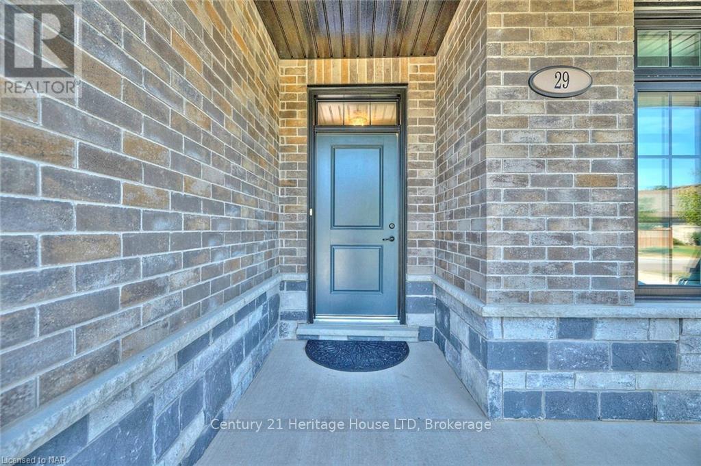 29 Mcfarland Street, Thorold (Hurricane/merrittville), Ontario  L0S 1K0 - Photo 3 - X12164885