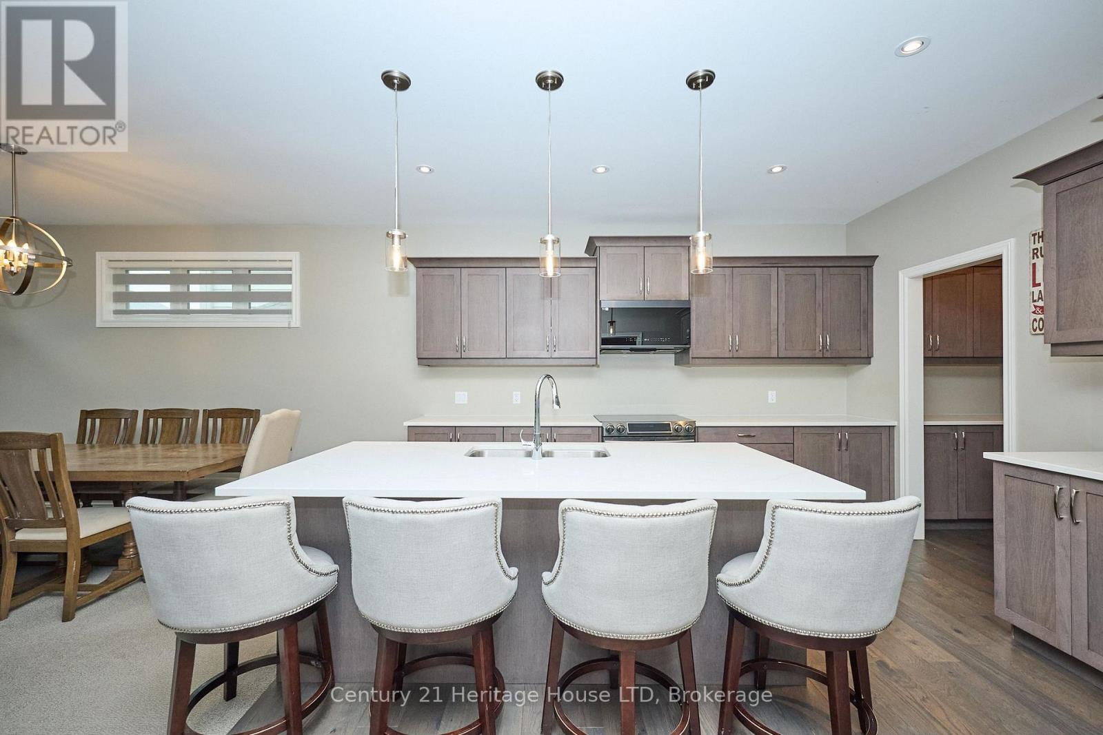 29 Mcfarland Street, Thorold (Hurricane/merrittville), Ontario  L0S 1K0 - Photo 5 - X12164885