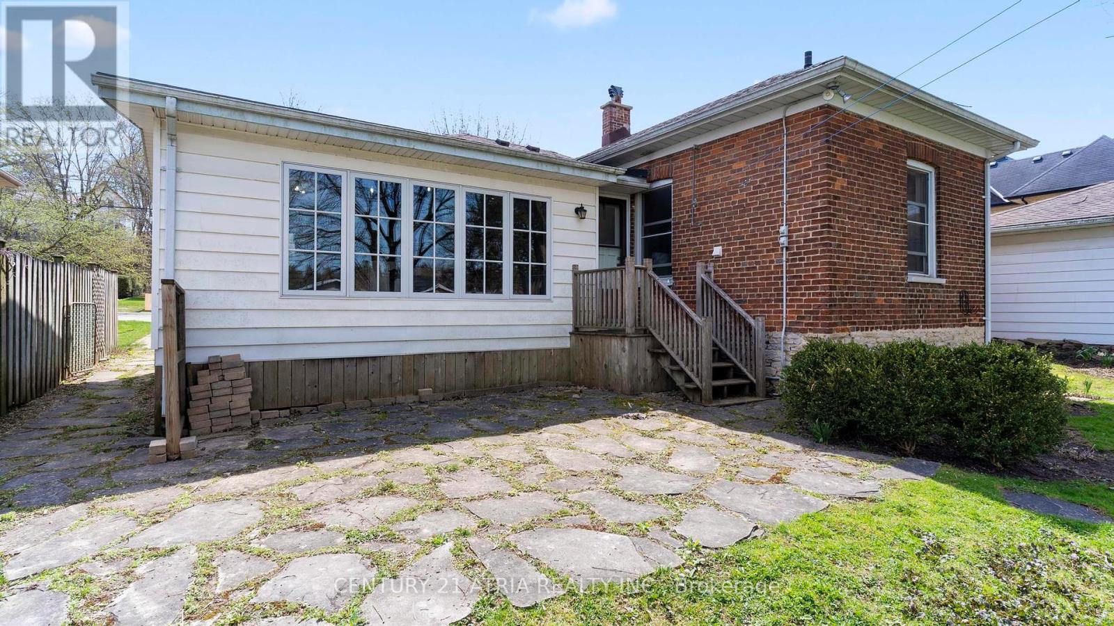 130 Wellington Street S, St. Marys, Ontario  N4X 1A6 - Photo 5 - X12163968