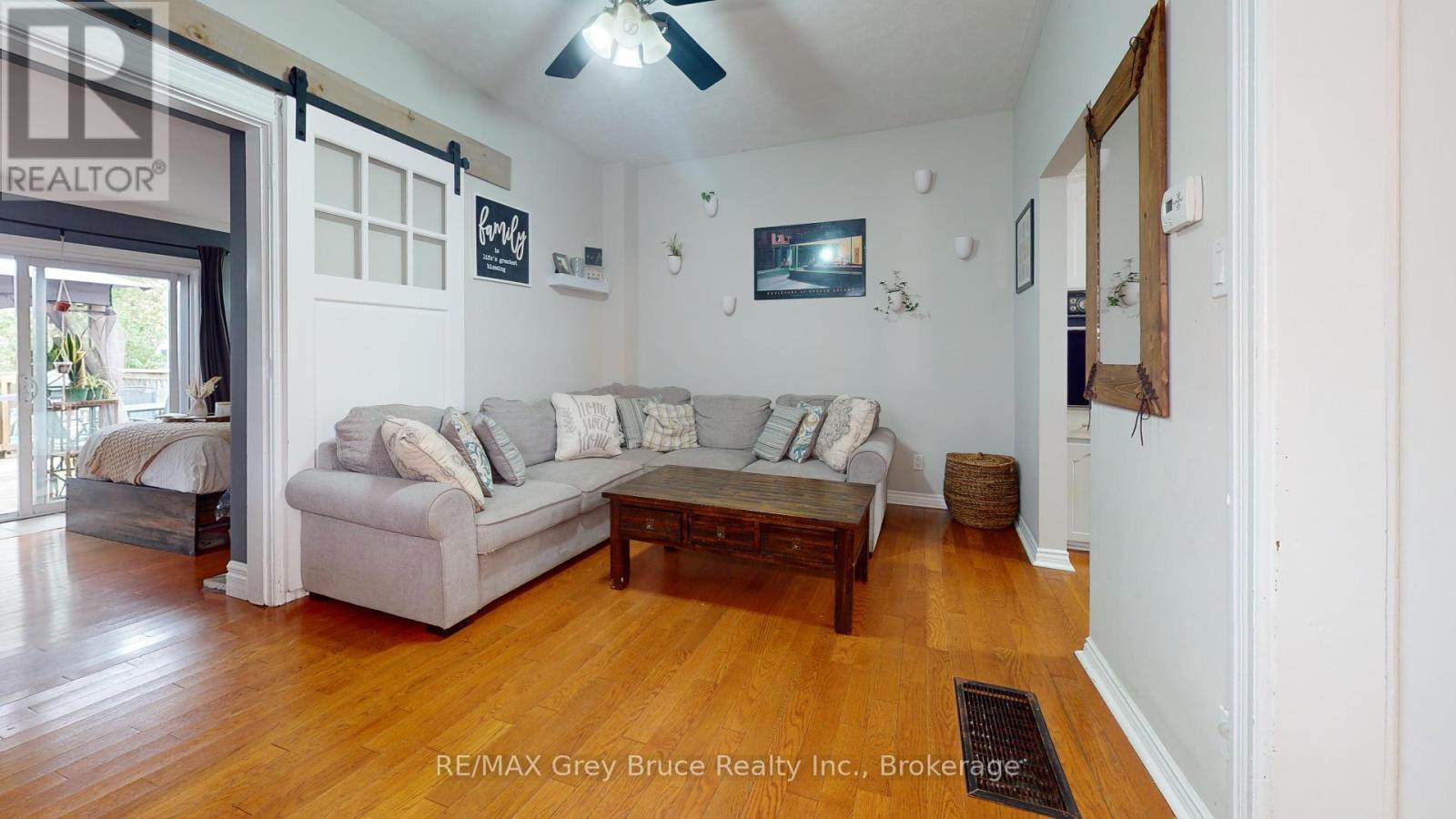 782 15th Street E, Owen Sound, Ontario  N4K 1X6 - Photo 11 - X12164815