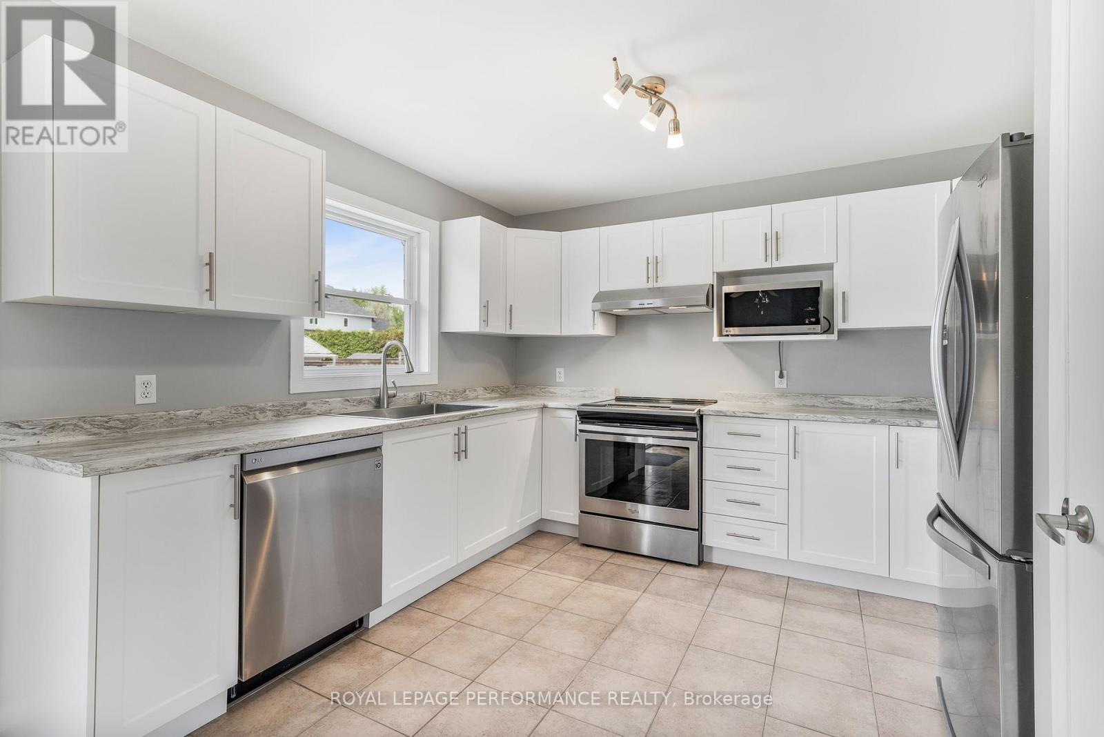 61 Albert Street, Russell, Ontario  K0A 1W1 - Photo 2 - X12164807