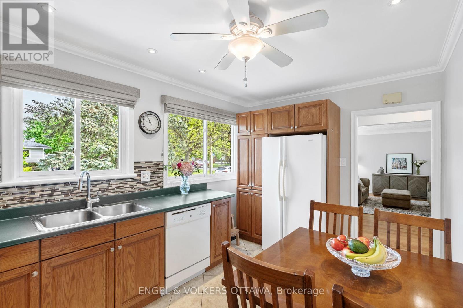 624 Browning Avenue, Ottawa, Ontario  K1G 0T9 - Photo 11 - X12164878