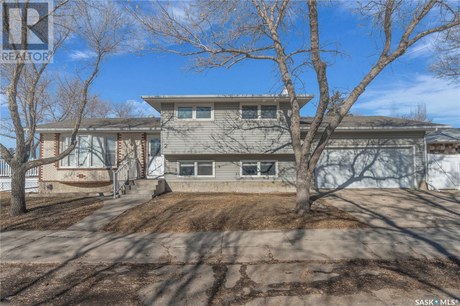 2 LLOYD BAY, Regina, Saskatchewan