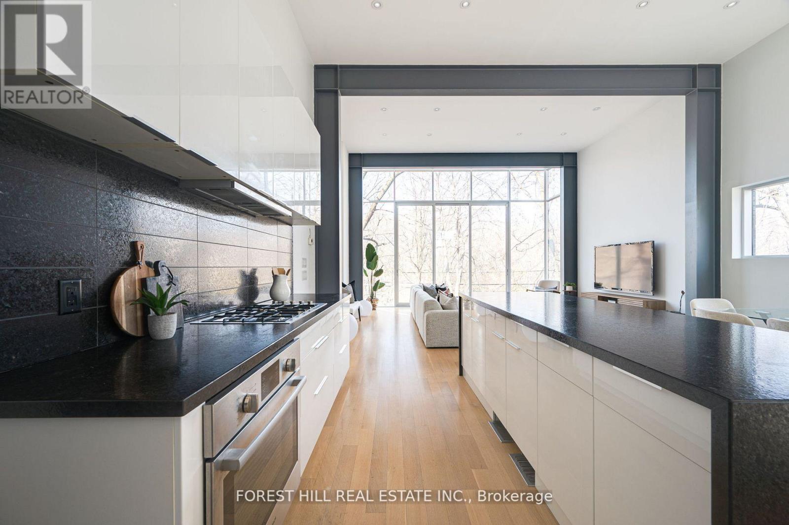 561 Arlington Avenue, Toronto, Ontario  M6C 3A6 - Photo 10 - C12164751