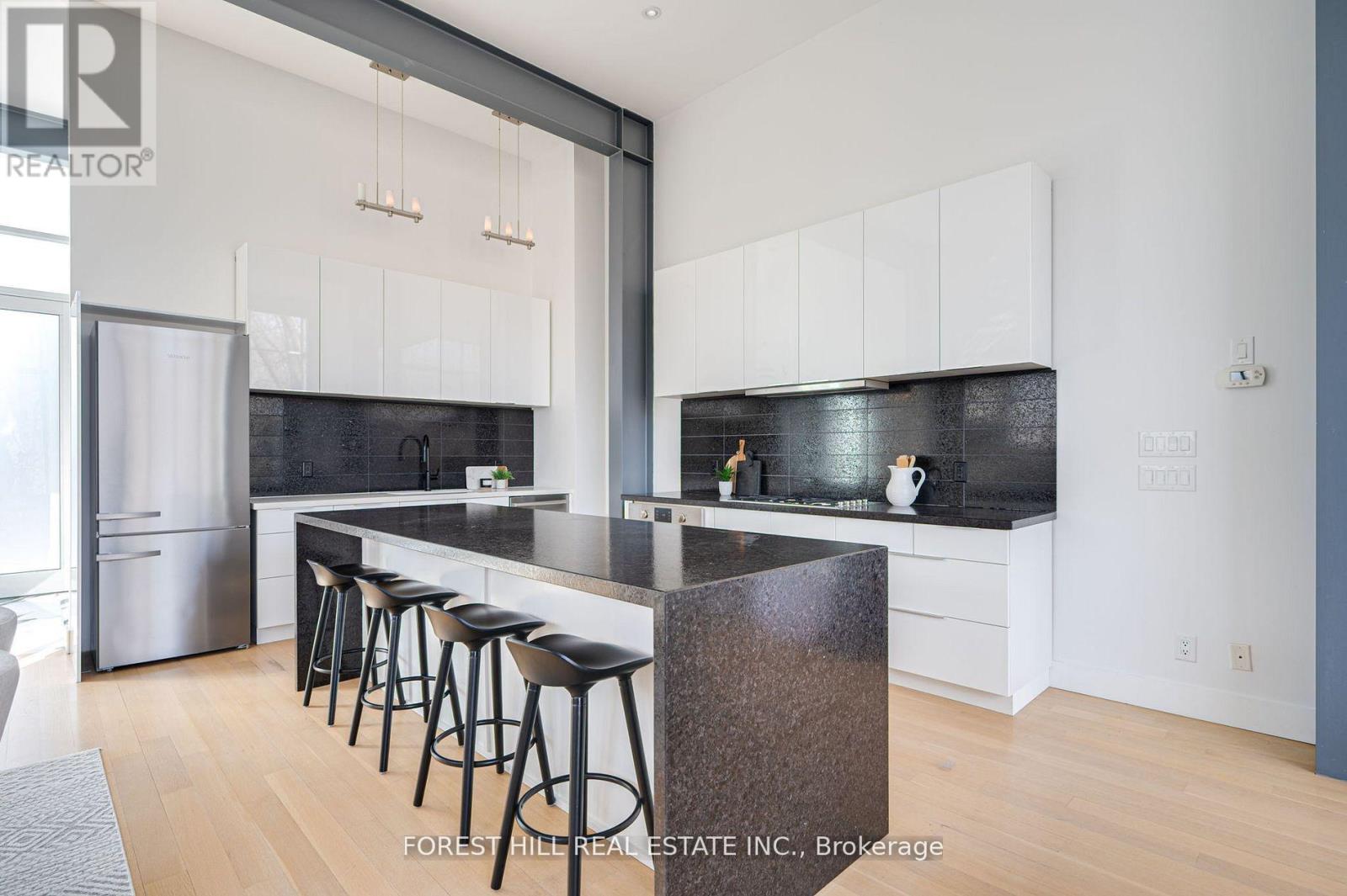 561 Arlington Avenue, Toronto, Ontario  M6C 3A6 - Photo 7 - C12164751