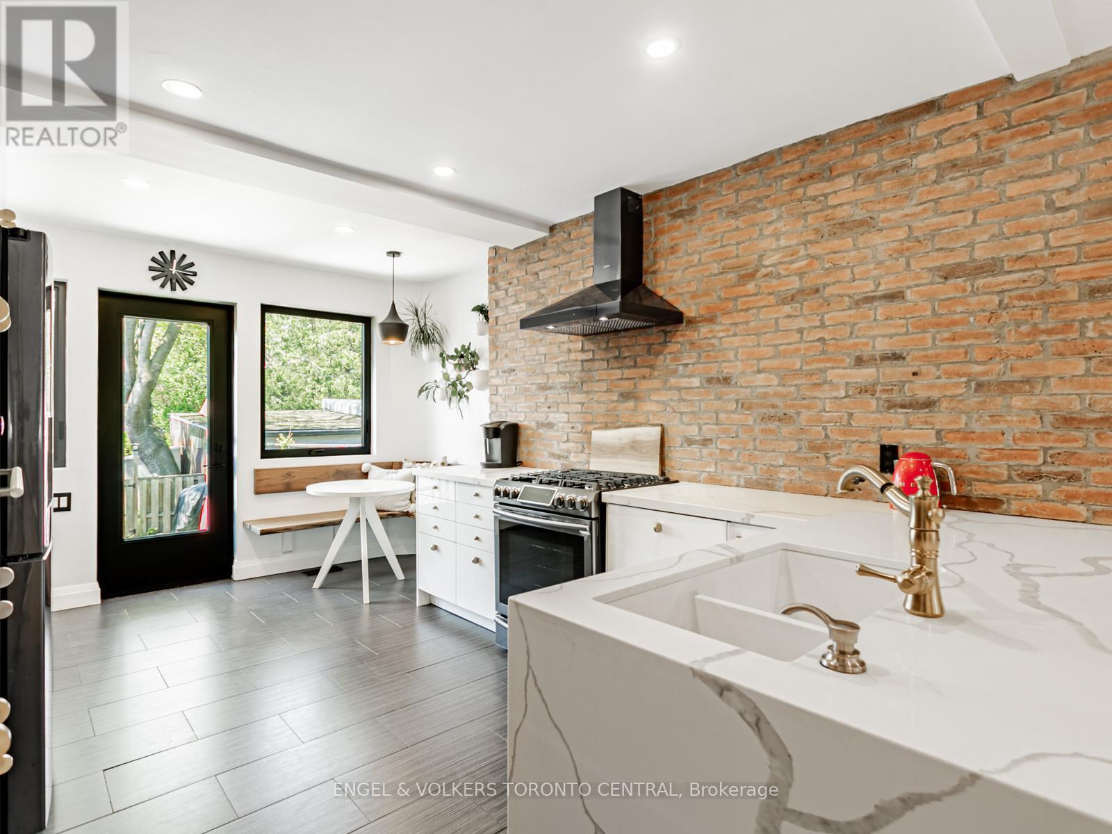 54 Winona Drive, Toronto, Ontario  M6G 3S6 - Photo 3 - C12164798