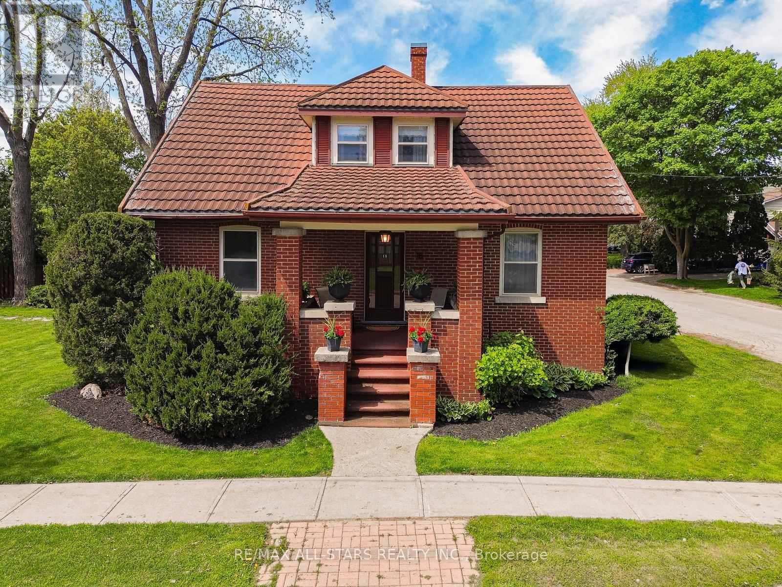 18 Charles Street, Whitchurch-Stouffville, Ontario  L4A 1B7 - Photo 1 - N12011200
