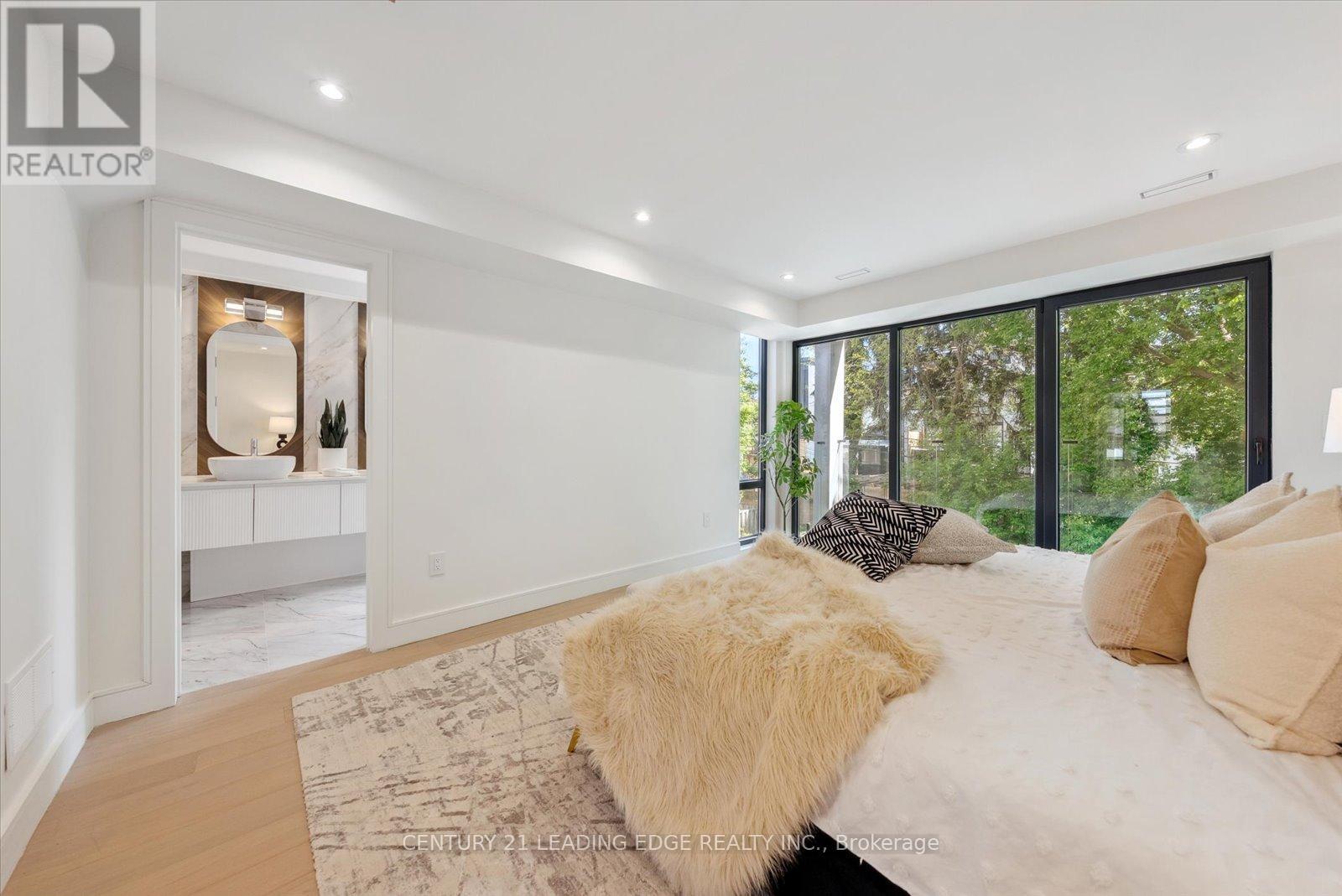 257 Robina Avenue, Toronto, Ontario  M6C 3Y9 - Photo 19 - C12077765