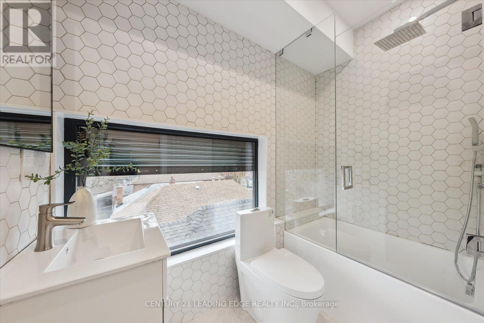 257 Robina Avenue, Toronto, Ontario  M6C 3Y9 - Photo 37 - C12077765