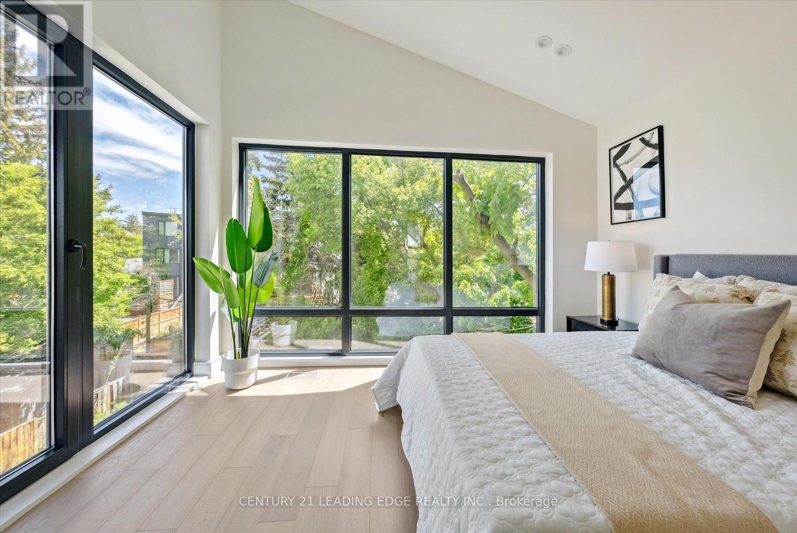 257 Robina Avenue, Toronto, Ontario  M6C 3Y9 - Photo 34 - C12077765