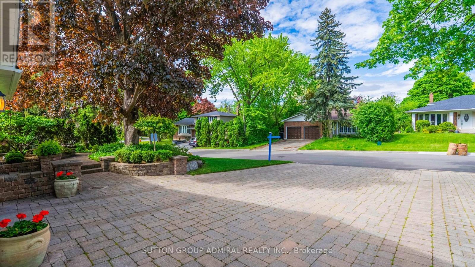 Property at 3 BLUE SPRUCE LANE image 4