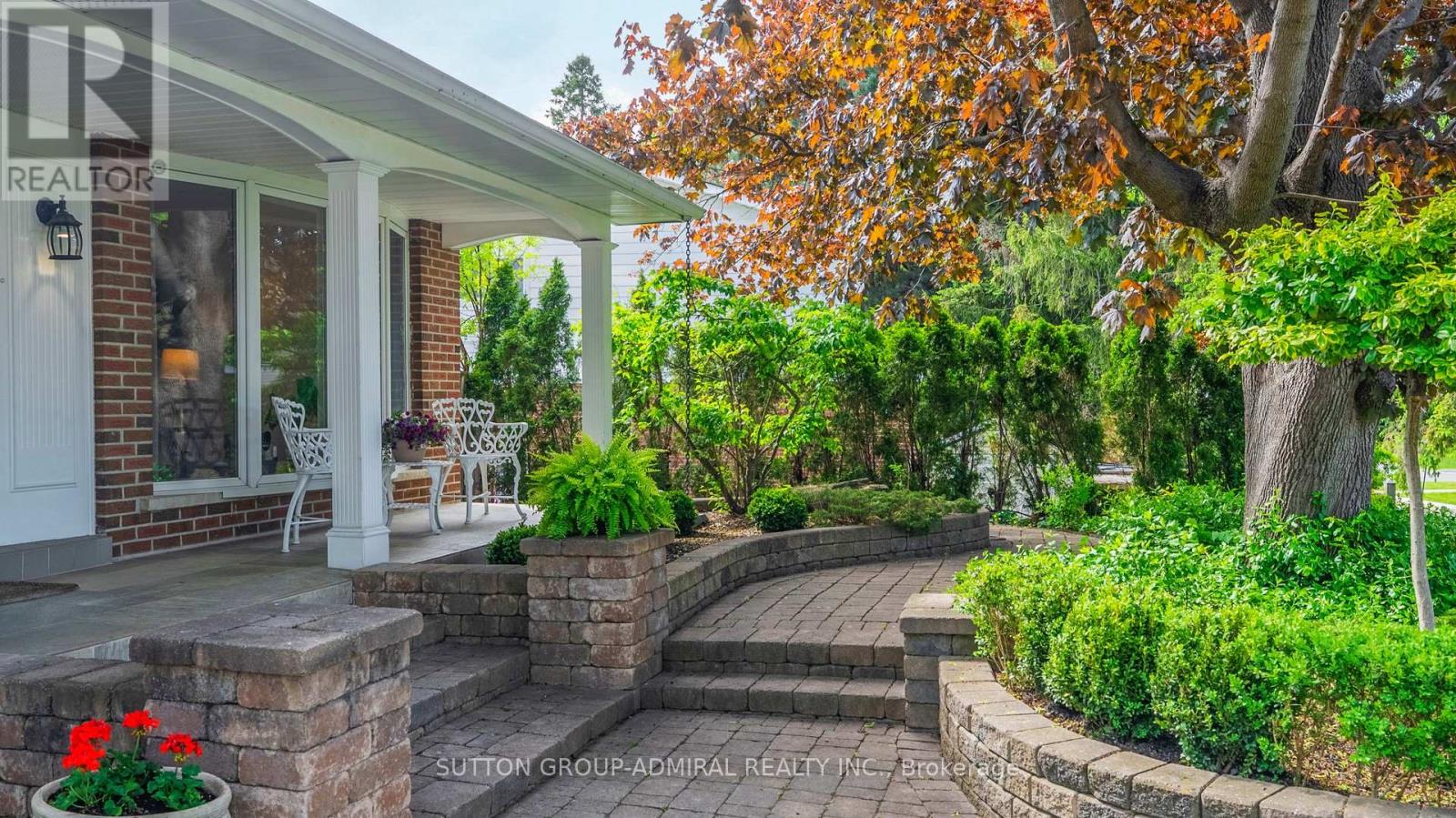 Property at 3 BLUE SPRUCE LANE image 3