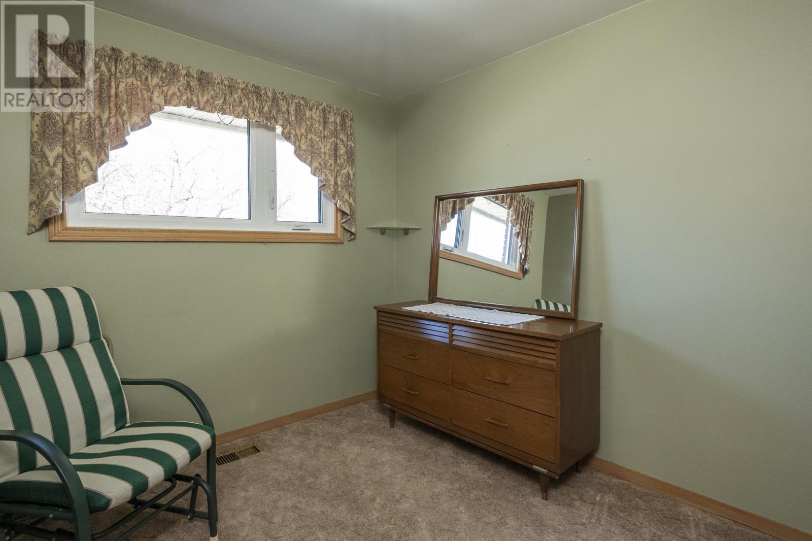 105 Hinton Ave, Thunder Bay, Ontario  P7A 7E3 - Photo 26 - TB251235