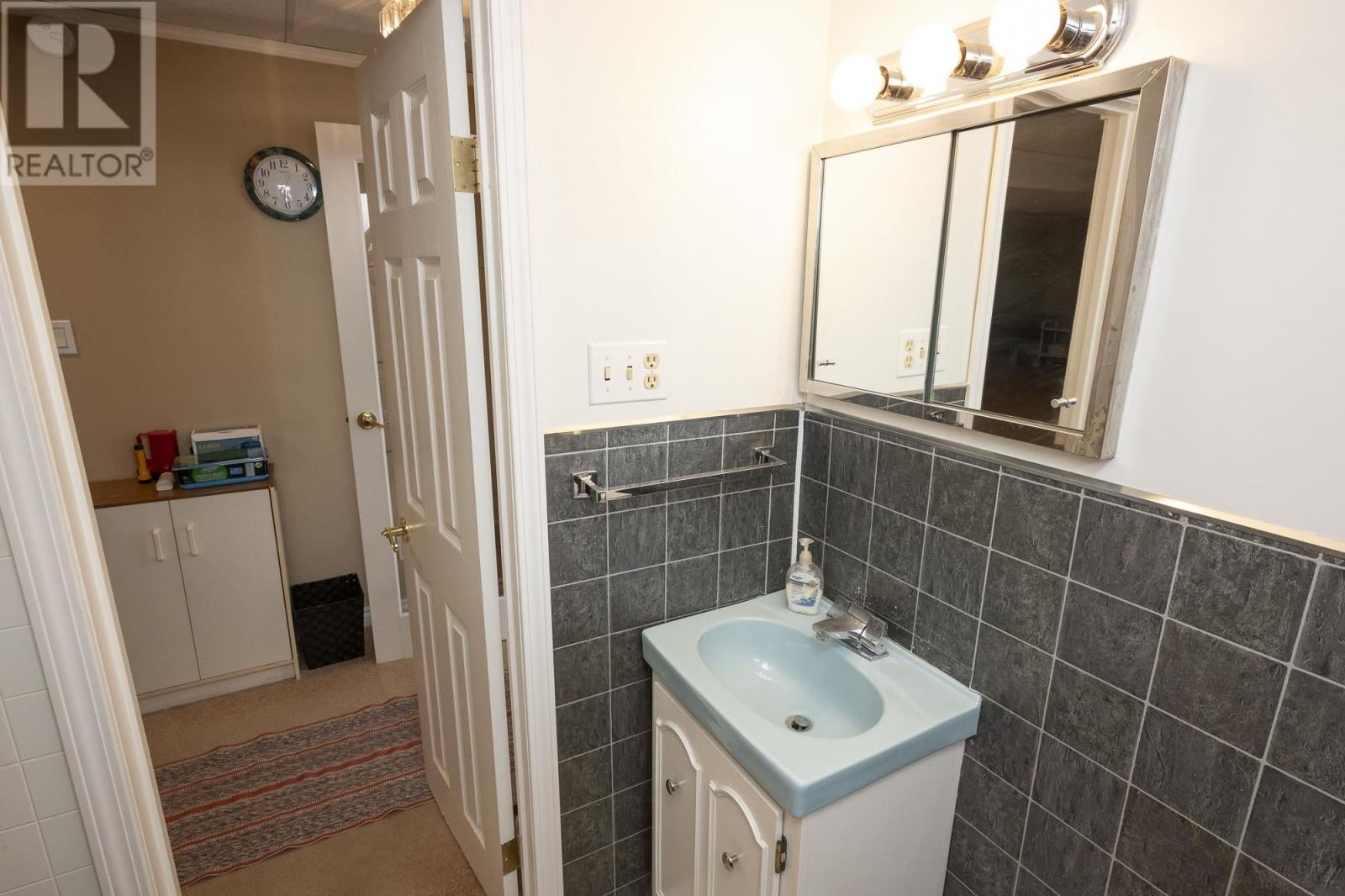 105 Hinton Ave, Thunder Bay, Ontario  P7A 7E3 - Photo 35 - TB251235