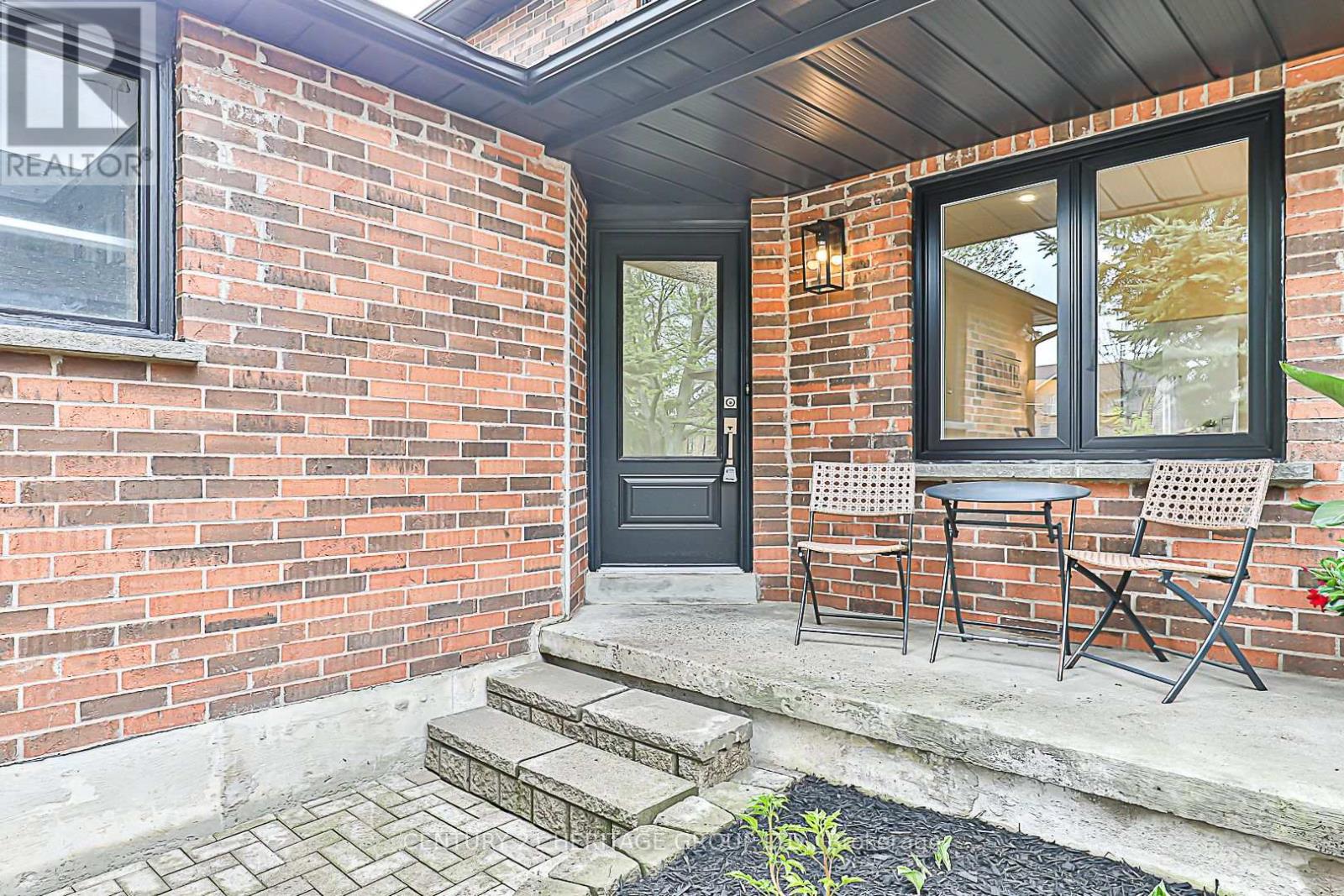 35 Buchanan Crescent, Aurora, Ontario  L4G 5K4 - Photo 4 - N12164655