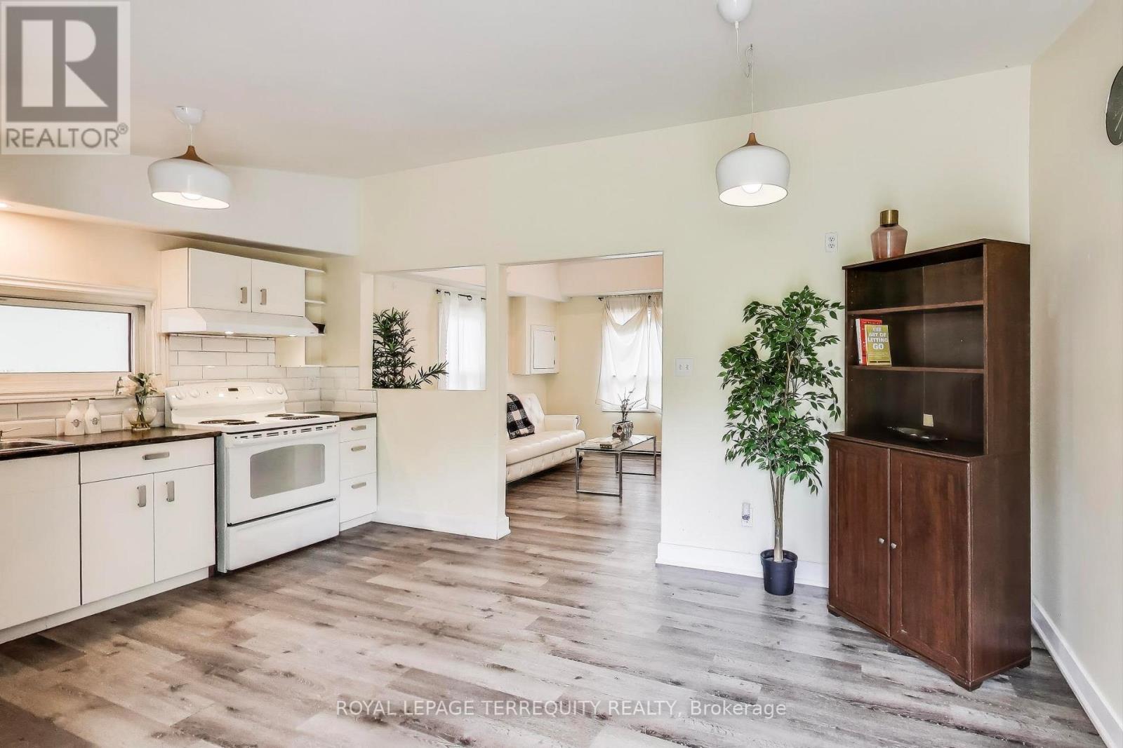3251 Ravenshoe Road, East Gwillimbury, Ontario  L0G 1R0 - Photo 11 - N12164830