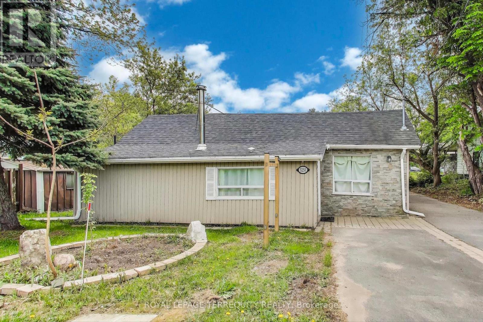 3251 Ravenshoe Road, East Gwillimbury, Ontario  L0G 1R0 - Photo 2 - N12164830