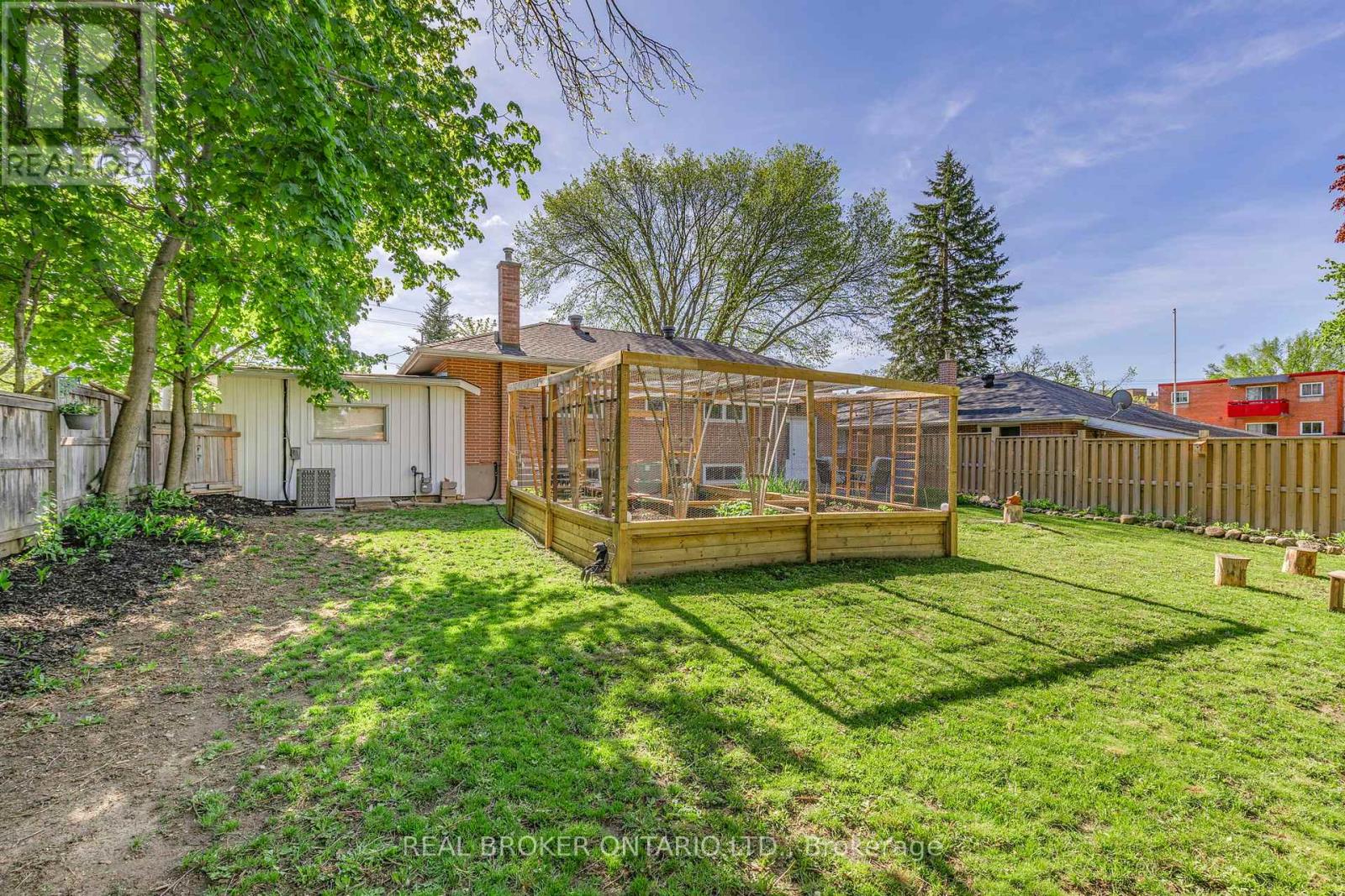 90 Johnson Street, Barrie, Ontario  L4M 4R3 - Photo 36 - S12164662