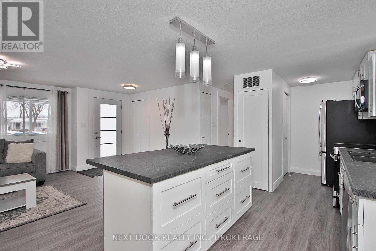 46 St Andrews Place, South Huron, Ontario  N0M 1T0 - Photo 8 - X12164949