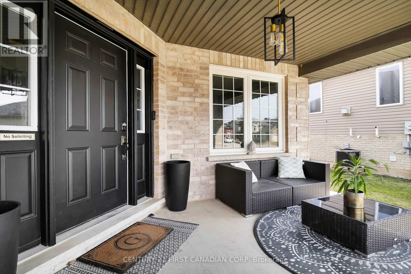 Photo 6 of 40 for 292 Thorn Drive