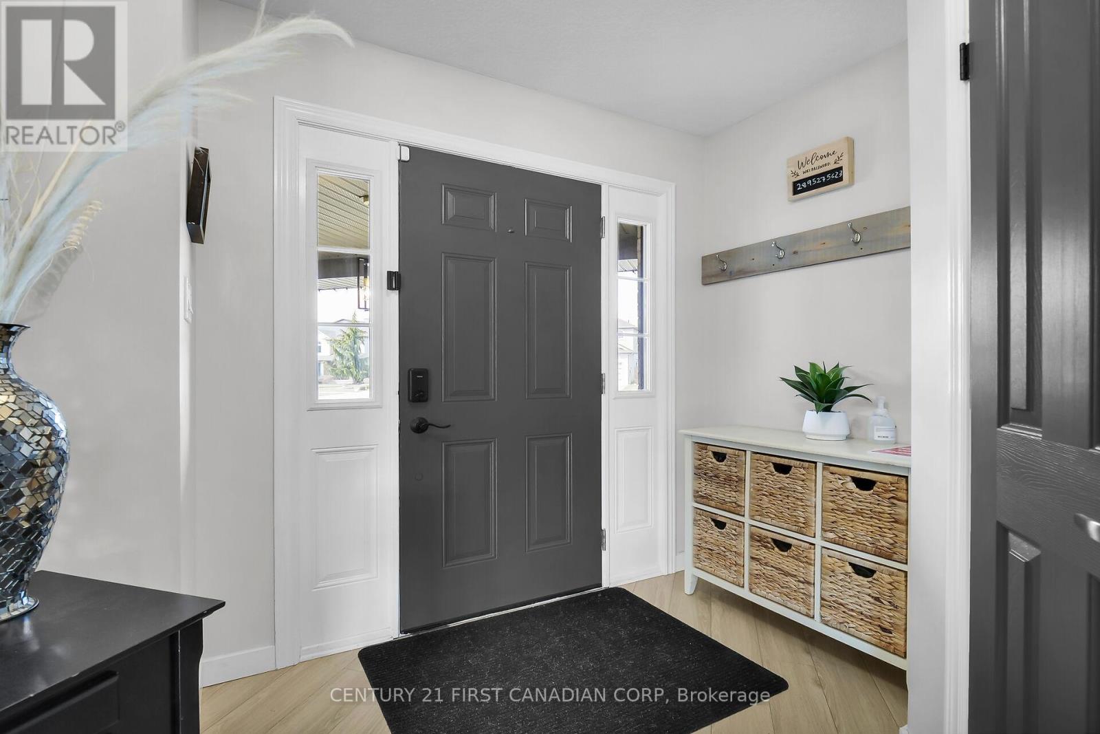 Photo 7 of 40 for 292 Thorn Drive