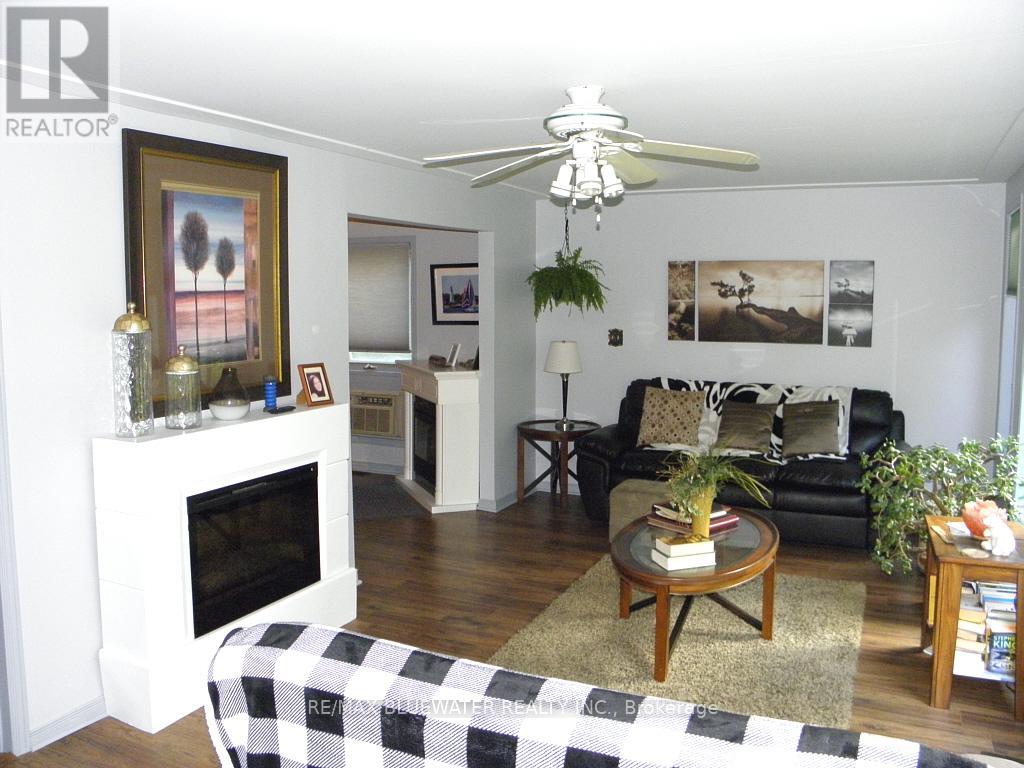 6016 Max Drive, Lambton Shores, Ontario  N0N 1J1 - Photo 14 - X12165000