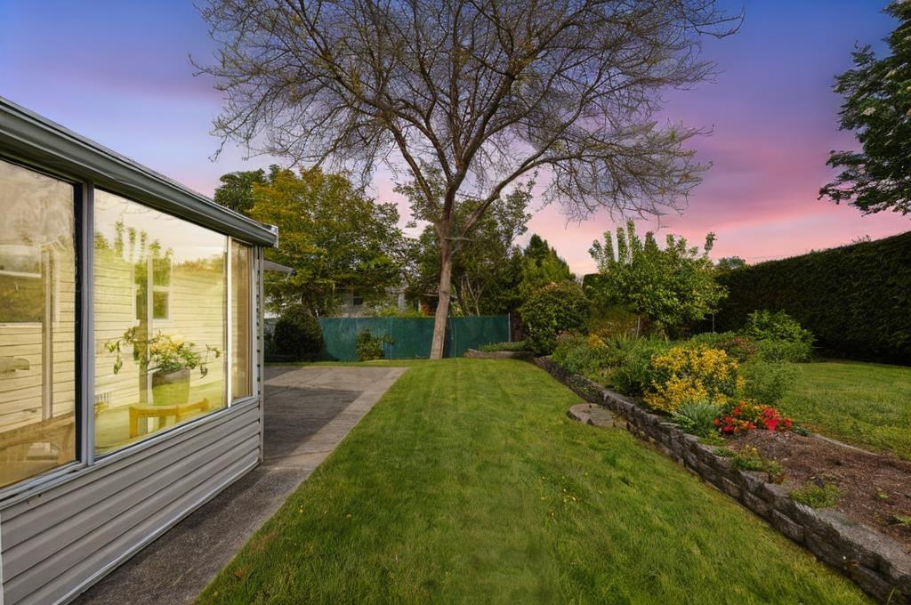 Property at 16424 12 AVENUE image 3