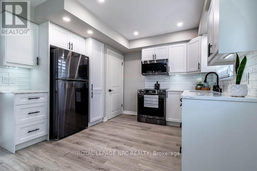 B - 261 Scott Street, St. Catharines, Ontario  L2N 1H9 - Photo 8 - X12164984