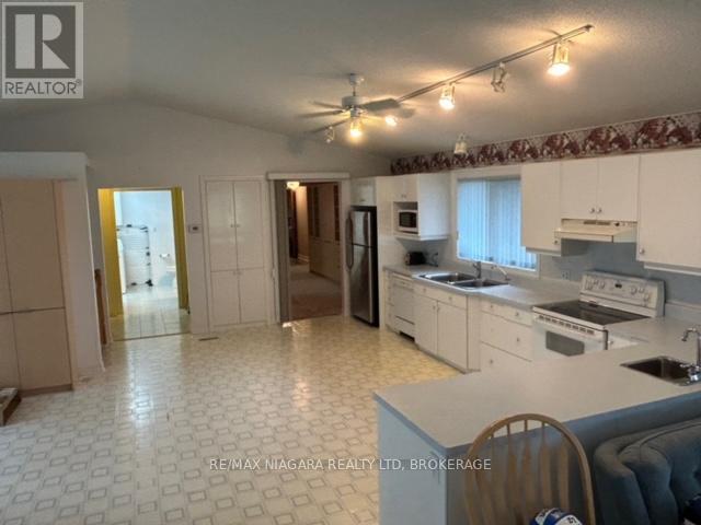 6378 Mountain Road, Niagara Falls (Stamford), Ontario  L2E 6S4 - Photo 11 - X12165007