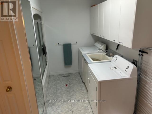 6378 Mountain Road, Niagara Falls (Stamford), Ontario  L2E 6S4 - Photo 17 - X12165007