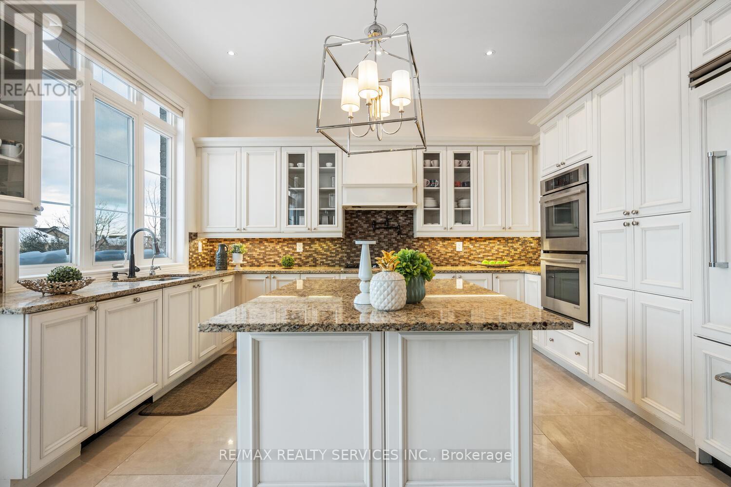 9 Interlacken Drive, Brampton, Ontario  L6X 0Y1 - Photo 16 - W12164646