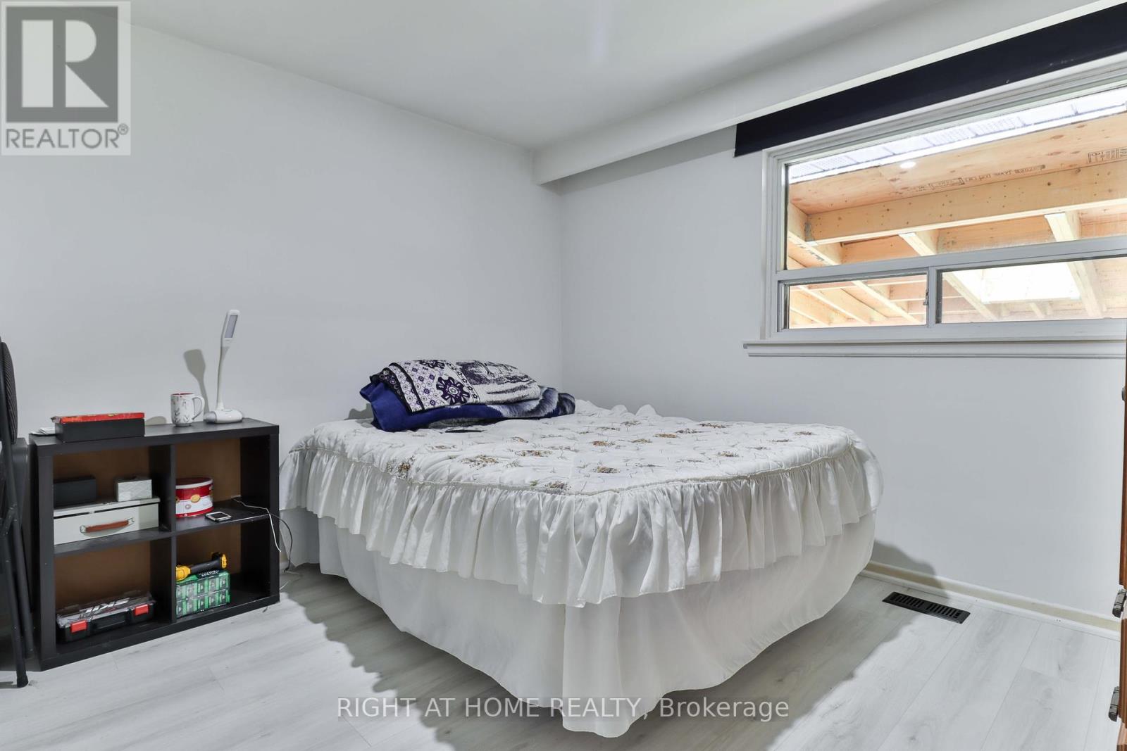 14 Midden Crescent, Toronto, Ontario  M9R 3L8 - Photo 13 - W12164650