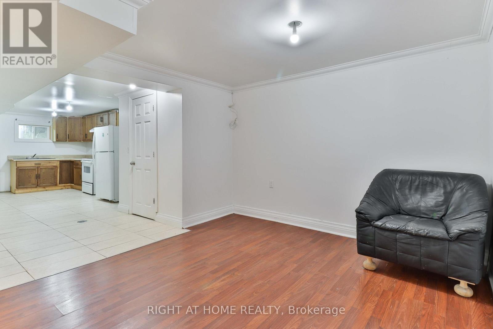 14 Midden Crescent, Toronto, Ontario  M9R 3L8 - Photo 28 - W12164650