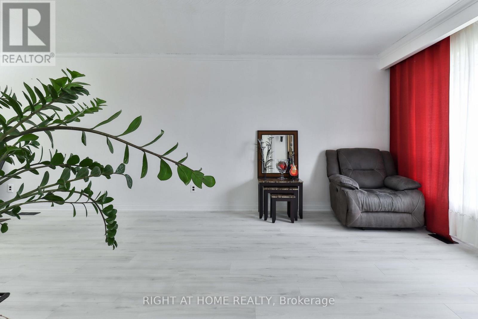14 Midden Crescent, Toronto (Willowridge-Martingrove-Richview), Ontario  M9R 3L8 - Photo 8 - W12164650