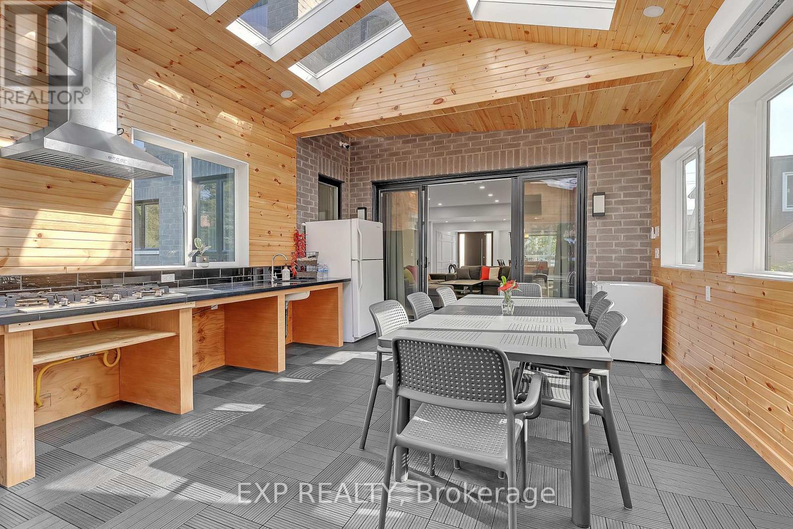 393 Burnhamthorpe Road, Toronto, Ontario  M9B 2A7 - Photo 13 - W12164674