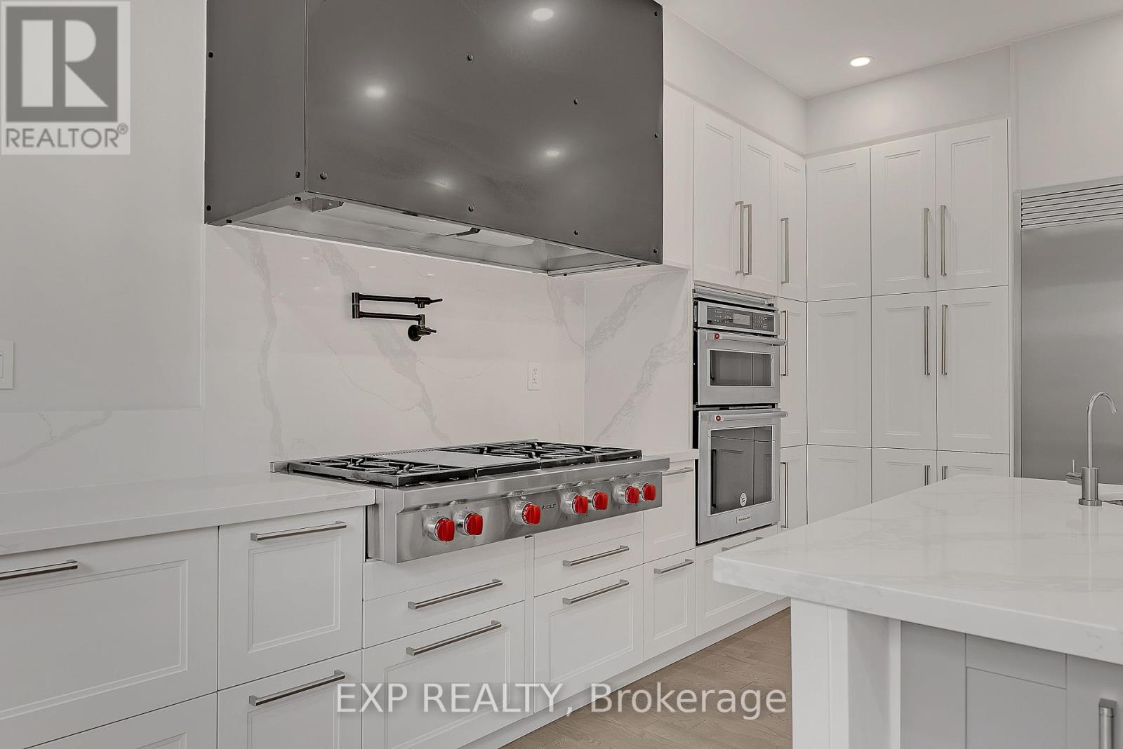 393 Burnhamthorpe Road, Toronto, Ontario  M9B 2A7 - Photo 9 - W12164674