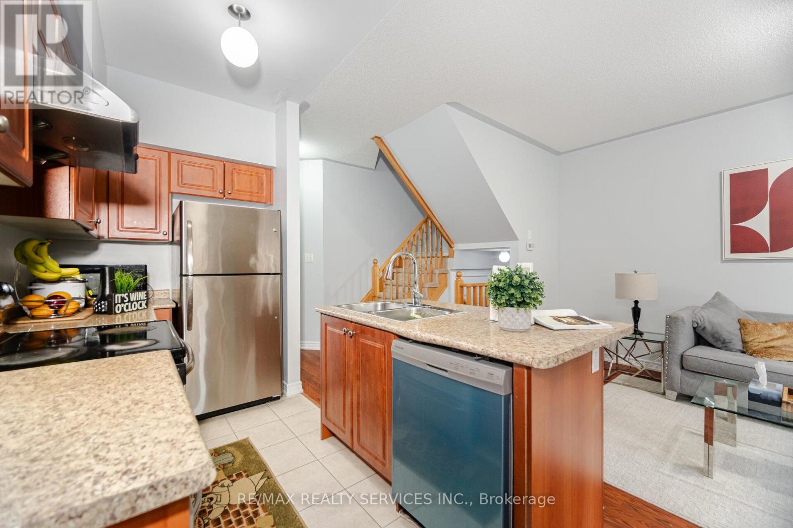 90 Crumlin Crescent, Brampton, Ontario  L6X 0Y4 - Photo 10 - W12164686