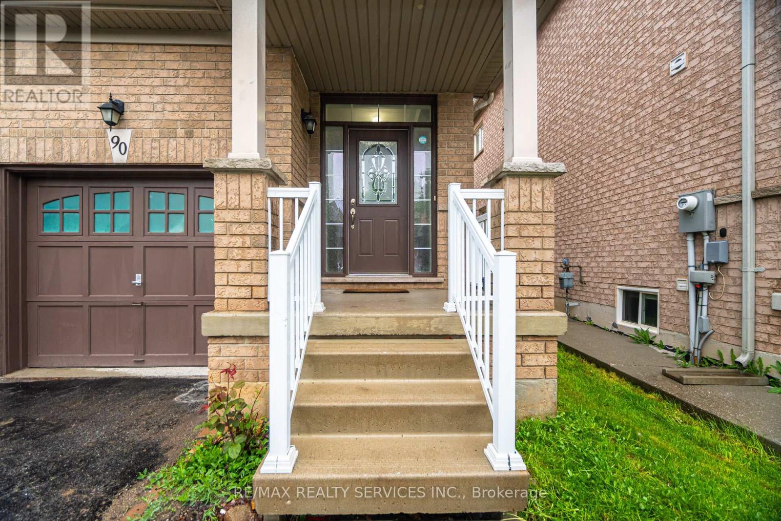 90 Crumlin Crescent, Brampton, Ontario  L6X 0Y4 - Photo 5 - W12164686