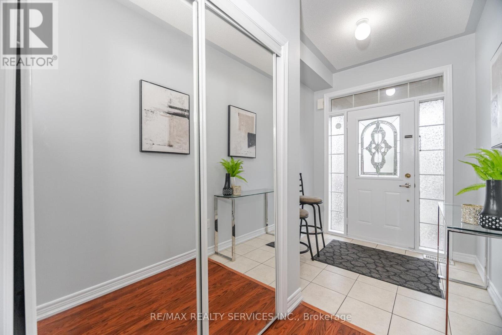 90 Crumlin Crescent, Brampton, Ontario  L6X 0Y4 - Photo 6 - W12164686